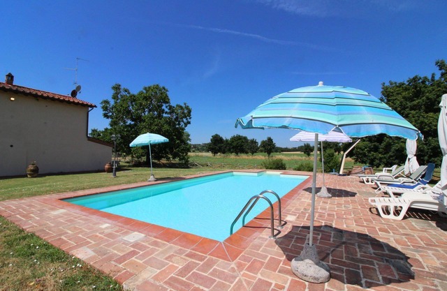 Stunning private villa for 9 people with private pool, WIFI, TV and pets allowed, close to Arezzo