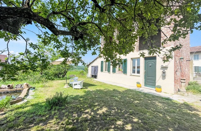 Stunning private villa with WIFI, A/C, TV, patio, pets allowed, panoramic view and parking