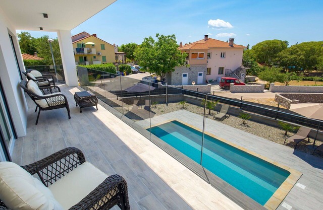 Stunning private villa for 10 guests with A/C, private pool, WIFI, TV, terrace and parking