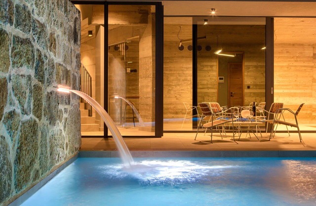 Stunning private villa for 12 guests with private pool, WIFI, hot tub, A/C, TV and terrace