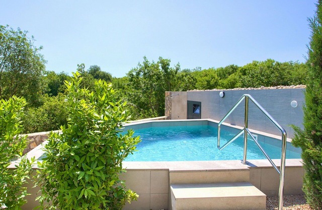 Stunning private villa for 6 guests with private pool, A/C, WIFI, TV, patio and parking
