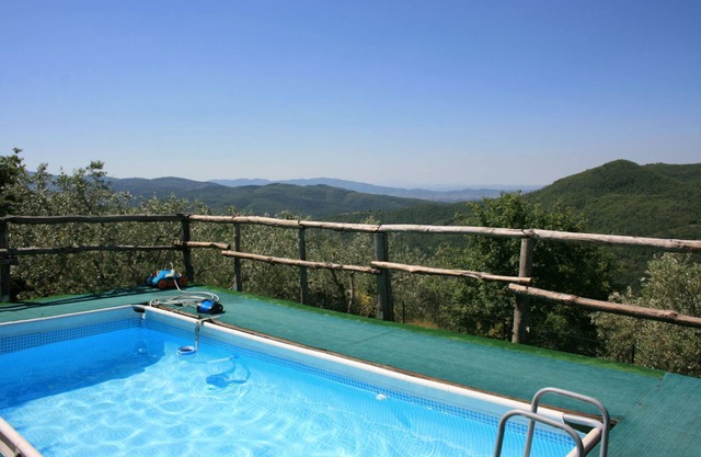 Stunning private villa for 2 people with WIFI, A/C, private pool, TV and parking, close to Arezzo