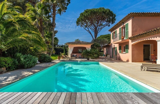 Stunning private villa with private pool, WIFI, A/C, TV, terrace, pets allowed and parking