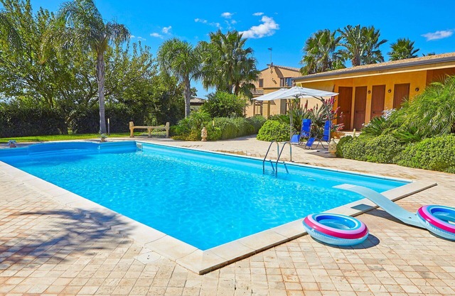 Stunning private villa with A/C, private pool, WIFI, TV, terrace, pets allowed and panoramic view