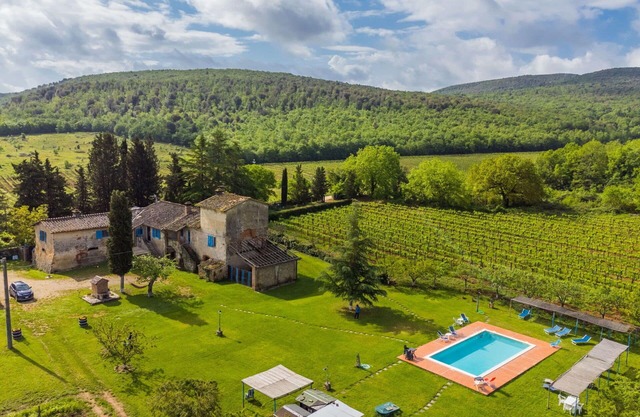 Stunning private villa with WIFI, private pool, TV, patio, pets allowed and panoramic view