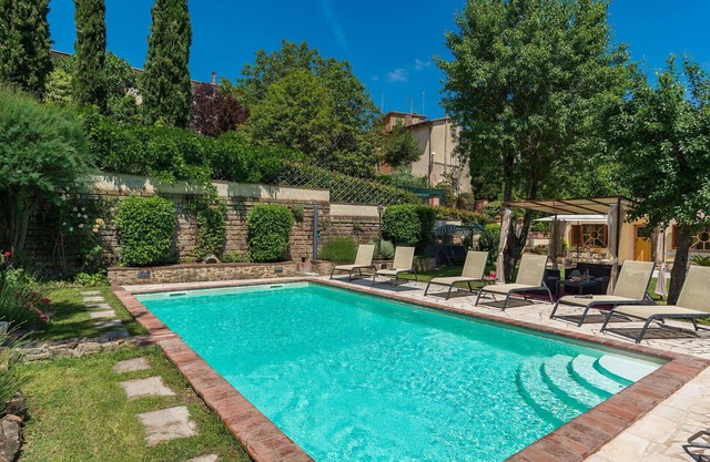 Stunning private villa with A/C, WIFI, private pool, TV, veranda and pets allowed, close to Arezzo