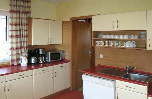 Stunning private villa for 20 people with TV, pets allowed and parking