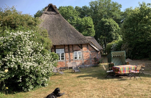 Stunning private villa for 6 guests with WIFI, pets allowed and parking