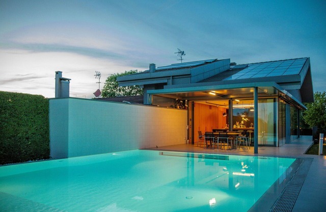 Stunning private villa with hot tub, A/C, private pool, WIFI, sauna, TV, patio and pets allowed