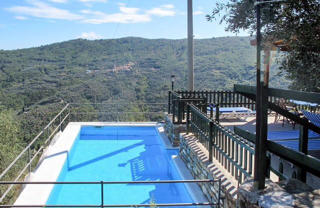 Stunning private villa with private pool, WIFI, TV, terrace, pets allowed and panoramic view