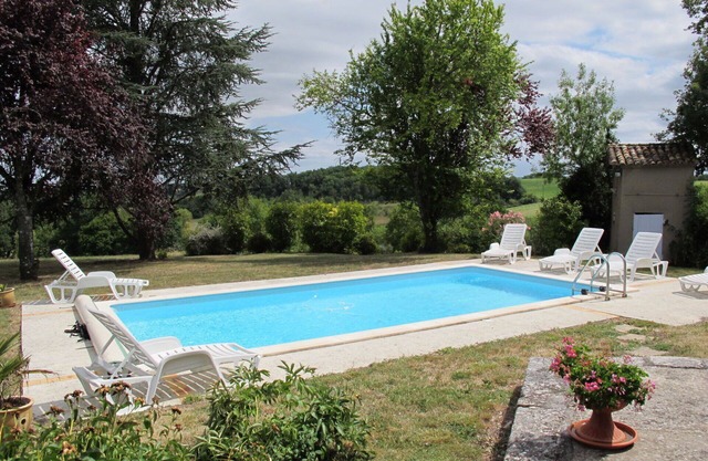 Stunning private villa for 8 guests with private pool, WIFI, A/C, TV, terrace and pets allowed