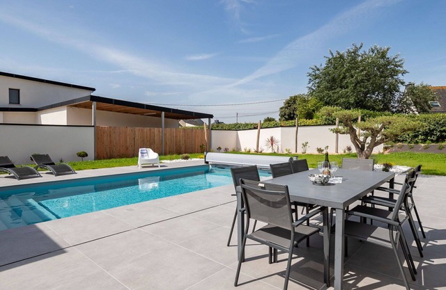 Stunning private villa for 8 guests with WIFI, private pool, TV and terrace
