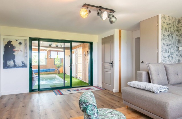 Stunning private villa for 6 people with WIFI, private pool, TV, terrace and pets allowed