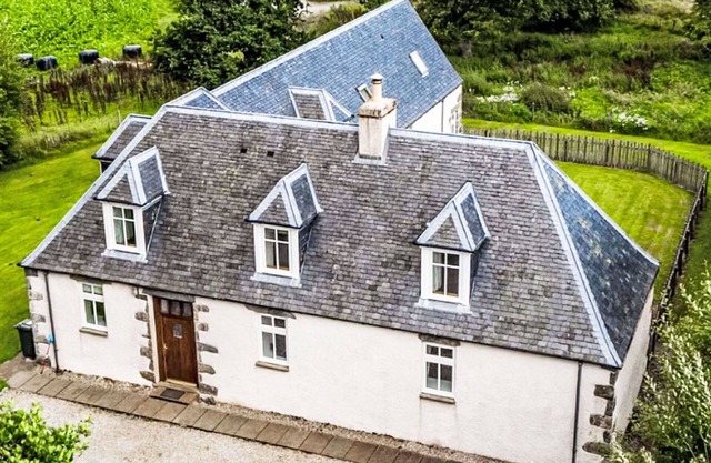 Stunning private villa for 10 guests with WIFI, TV, terrace and pets allowed