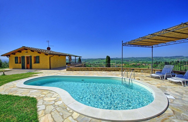 Stunning private villa with A/C, private pool, WIFI, TV, terrace, pets allowed and panoramic view