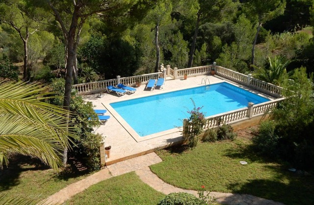 Stunning private villa with private pool, WIFI, TV, patio, pets allowed, panoramic view and park...