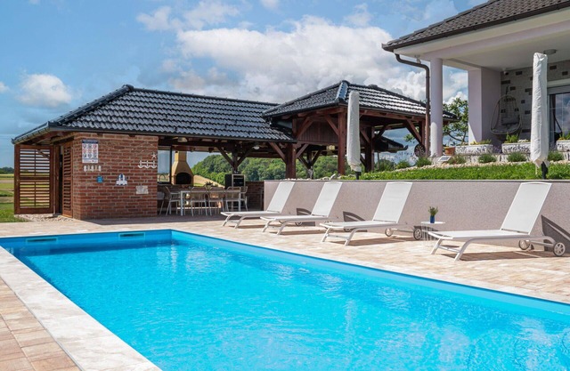 Stunning private villa with WIFI, A/C, private pool, TV, terrace, pets allowed and panoramic view