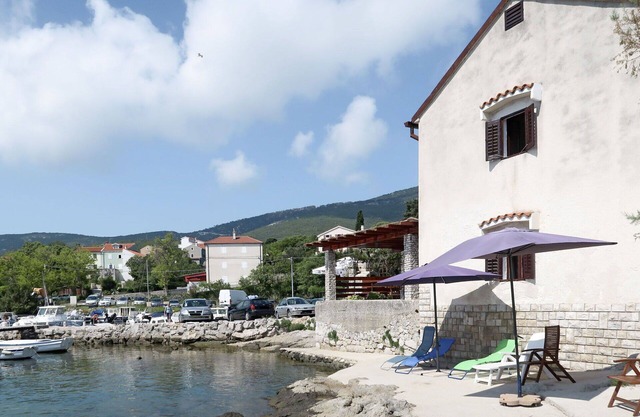 Stunning private villa for 13 guests with A/C, WIFI, TV, terrace, pets allowed and parking