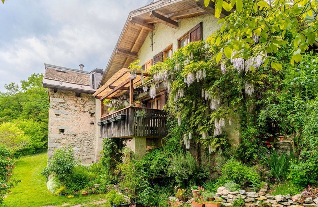 Stunning private villa for 6 guests with TV, patio, pets allowed and panoramic view