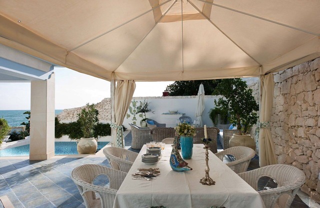 Stunning private villa for 14 guests with private pool, WIFI, A/C and terrace