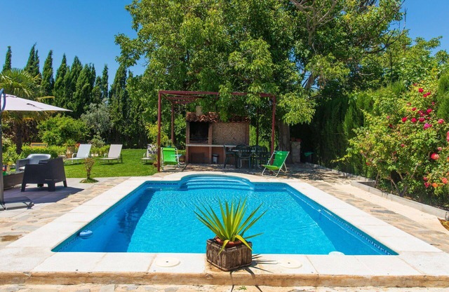 Stunning private villa for 6 guests with A/C, private pool, WIFI, TV and pets allowed