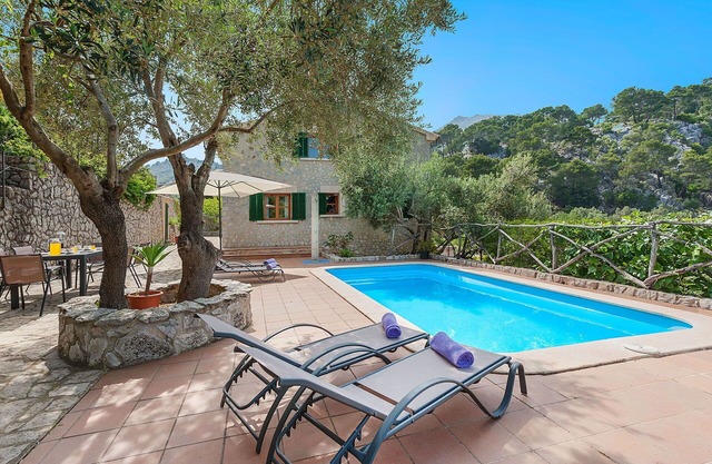 Stunning private villa for 8 people with WIFI, A/C, private pool, TV and terrace