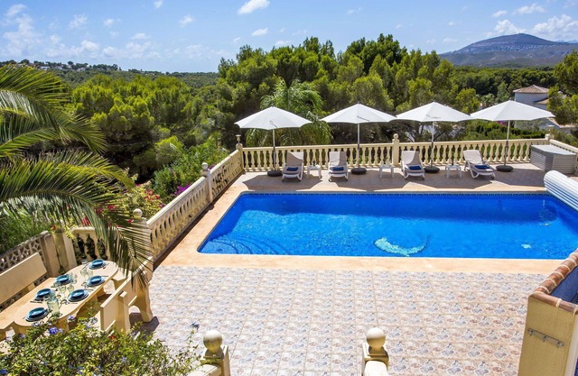 Stunning private villa for 6 guests with private pool, WIFI, A/C, TV and patio
