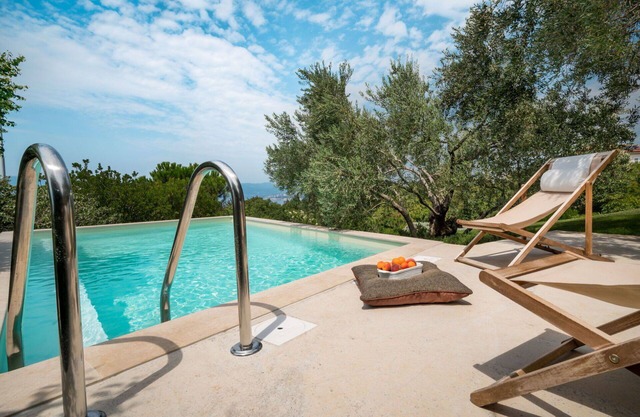 Stunning private villa for 8 people with A/C, WIFI, private pool, TV, terrace and pets allowed