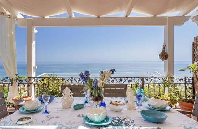 Stunning private villa for 6 guests with WIFI, A/C, TV and terrace