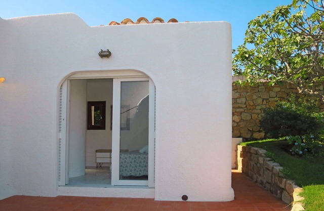 Stunning private villa for 10 guests with A/C, TV, terrace, pets allowed and parking