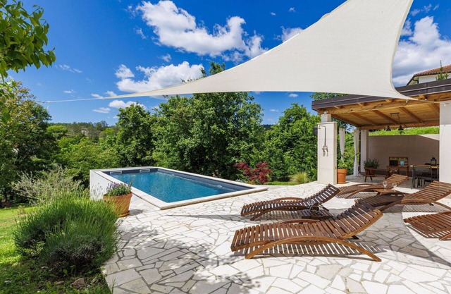 Stunning private villa for 6 guests with WIFI, private pool, A/C, TV and terrace