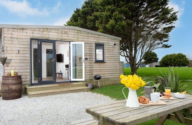 Stunning private villa for 4 guests with WIFI, TV, pets allowed and panoramic view