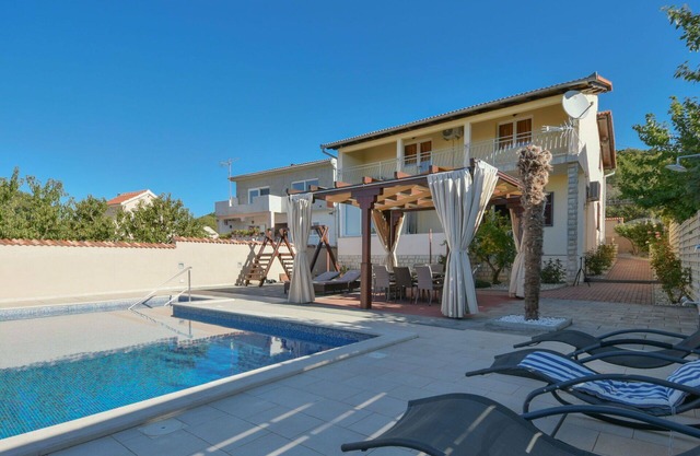Stunning private villa with private pool, A/C, WIFI, TV, patio, pets allowed and panoramic view