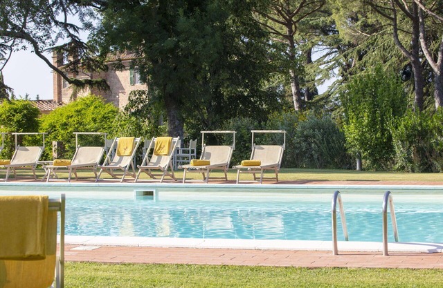 Stunning private villa for 22 guests with A/C, private pool, WIFI and terrace