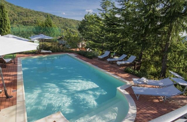 Stunning private villa for 10 guests with WIFI, private pool, TV and parking