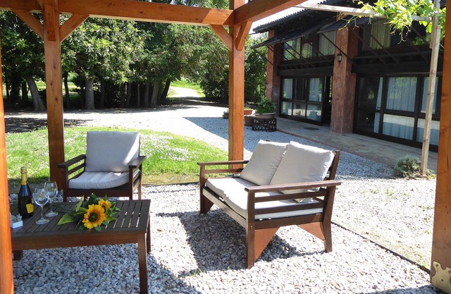 Stunning private villa for 6 guests with WIFI, TV, patio and pets allowed
