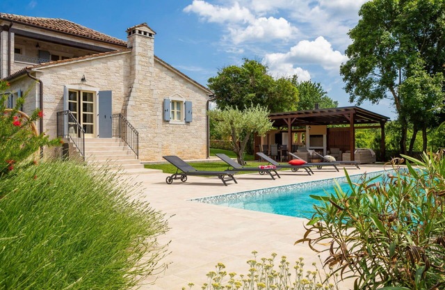 Stunning private villa with WIFI, A/C, private pool, TV, terrace, pets allowed and panoramic view