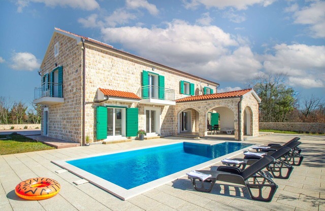 Stunning private villa with A/C, private pool, WIFI, TV, terrace, pets allowed and panoramic view
