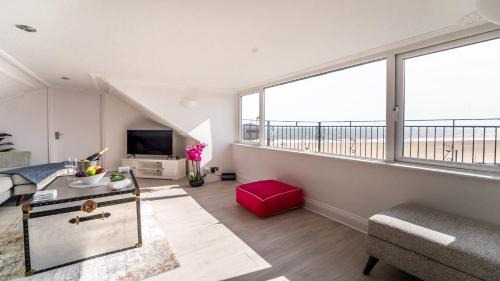 Stunning Sea View Penthouse – 2 Bedroom – 2 Bathroom