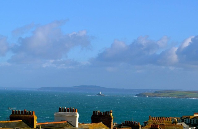Stunning sea views, parking,central St Ives, 400m to beach. Sunny patio. Quiet.