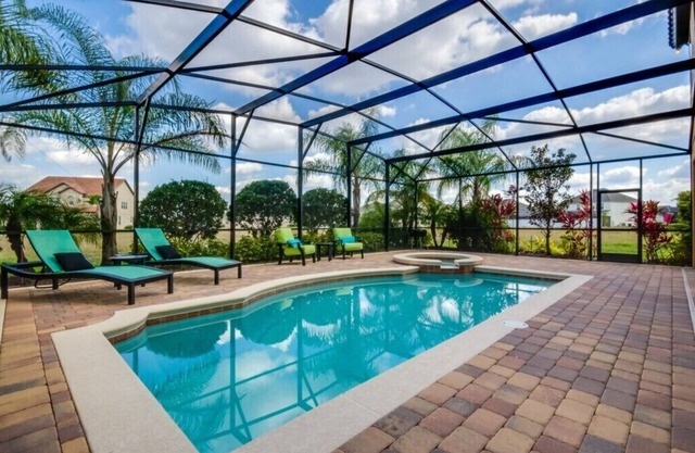Stunning Showcase 7 Bed 6 Bath Property with Spa and Pool