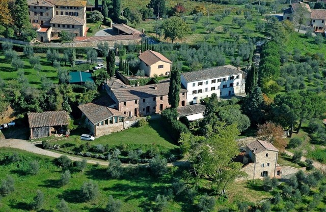Stunning Siena villa with 4 bedrooms only 3 km to the city. Pool and Wi-Fi