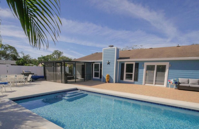Stunning & Spacious Pool Home in Sarasota!