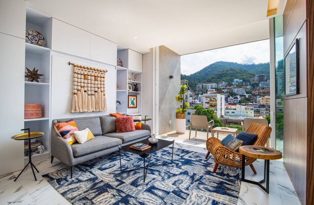 Stunning Super Studio at Avida! Awesome roofdeck!