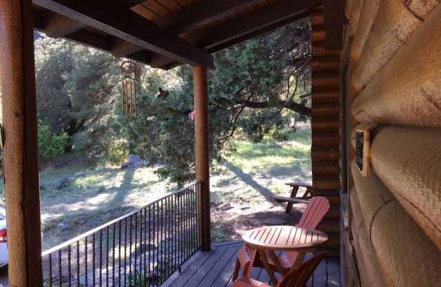 Stunning Views in Charming Sedona Log Cabin, Close to Oak Creek!