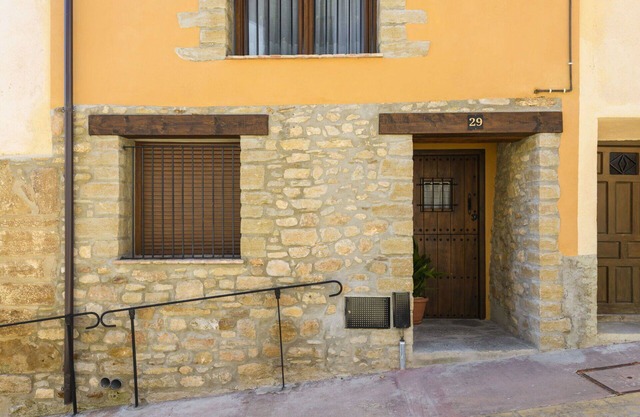 Stunning villa for 2 guests with WIFI, TV, balcony, pets allowed and panoramic view
