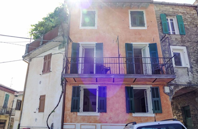 Stunning villa for 4 guests with WIFI, balcony, pets allowed and panoramic view