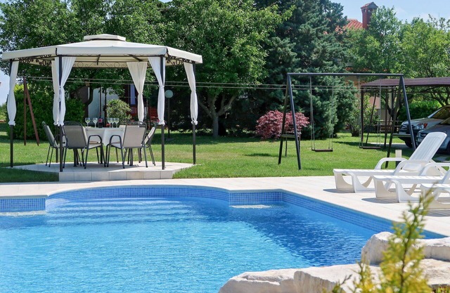 Stunning villa for 6 guests with WIFI, private pool, A/C, TV, patio and parking