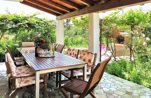 Stunning villa for 8 guests with WIFI, A/C, private pool, TV and terrace