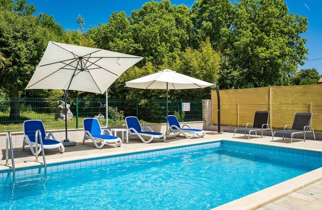 Stunning villa for 9 guests with WIFI, A/C, private pool, TV, terrace and parking